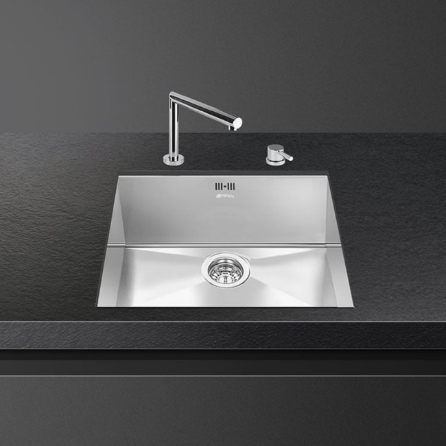 Single Bowl Stainless Steel Kitchen Sink - Smeg Quadra
