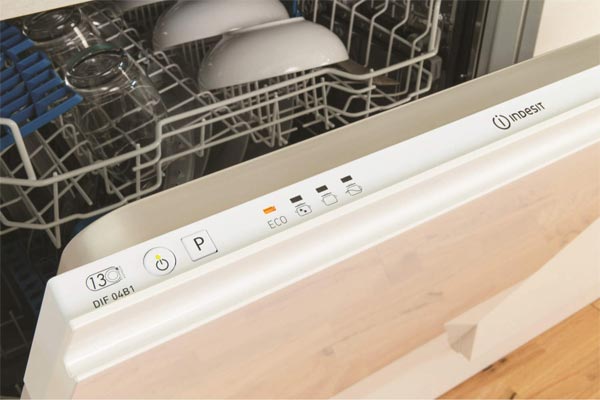 Indesit DIF04B1 dishwasher with space for 13 place settings