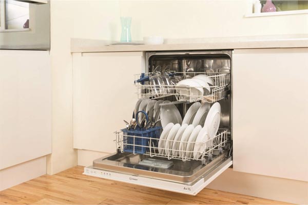 Indesit DIF04B1 integrated dishwasher