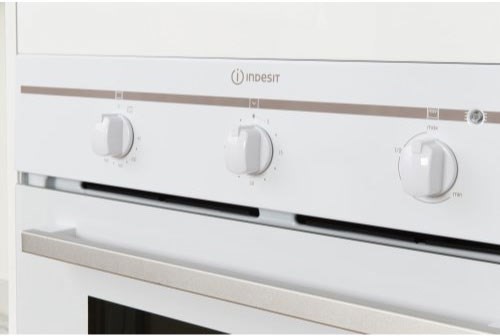 FIM31KAWH white single oven controls