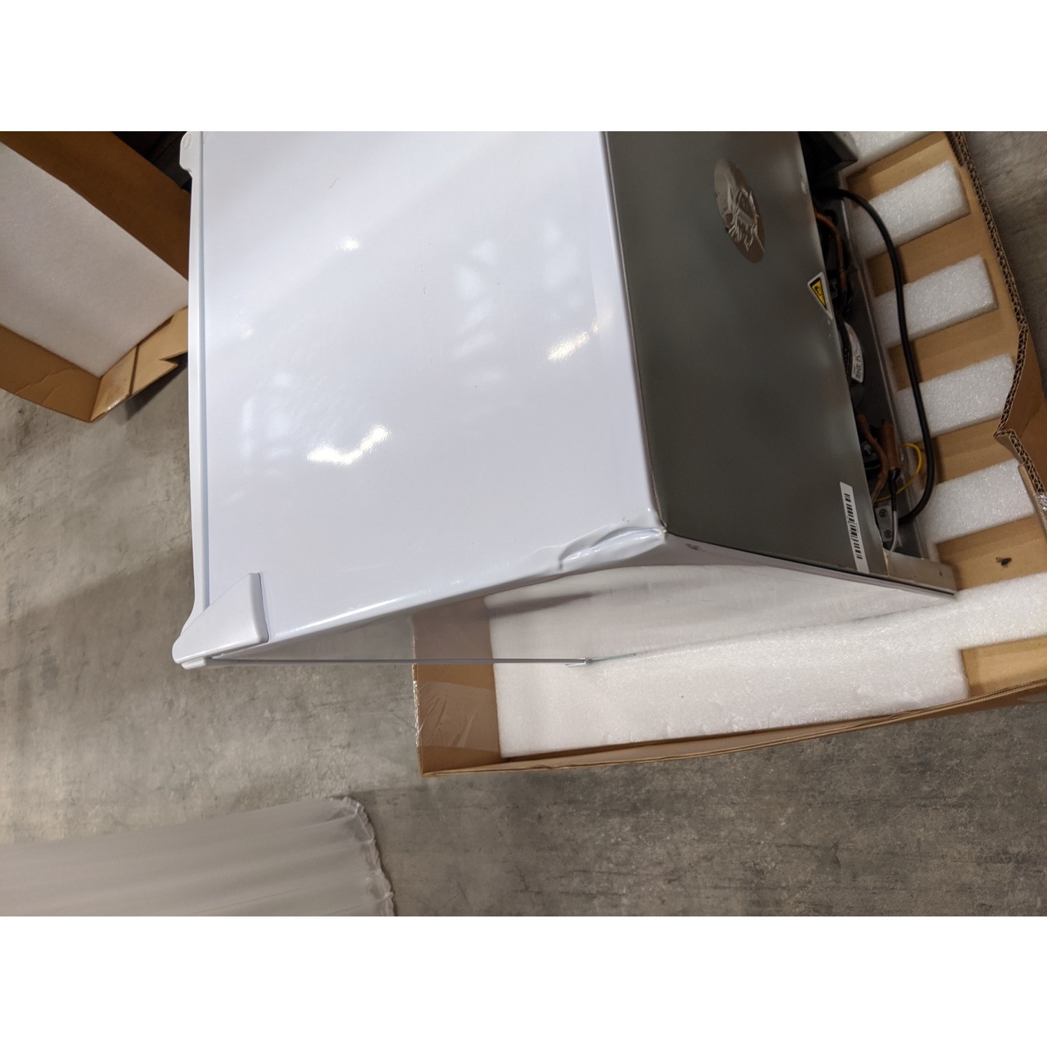 Refurbished Iceking TK47W Freestanding 47 Litre Table Top Mini Fridge