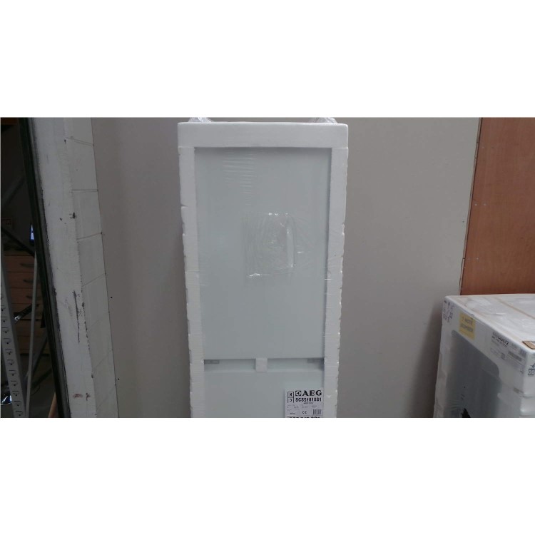 GRADE A2 - Light cosmetic damage - AEG SCS51810S1 50-50 Integrated Fridge Freezer
