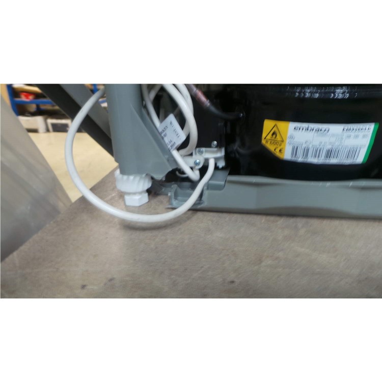 GRADE A2 - Light cosmetic damage - Bosch KUR15A50GB Classixx Integrated Under Counter Fridge