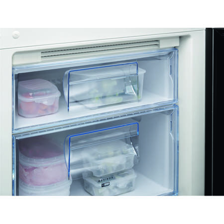 GRADE A3 - Moderate Cosmetic Damage - AEG Frost Free Freestanding Fridge Freezer White