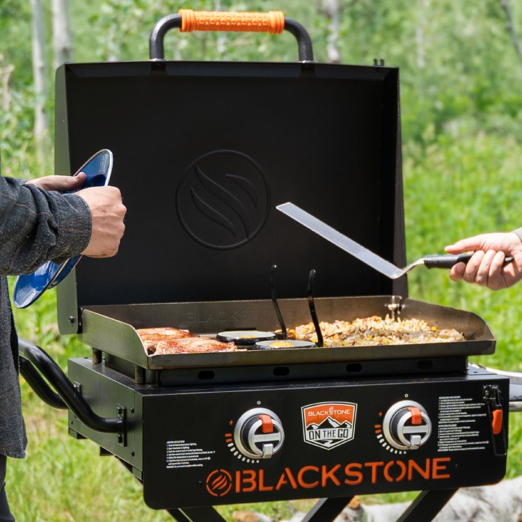 Blackstone 22in On-The-Go Omnivore Flex-Fold Griddle
