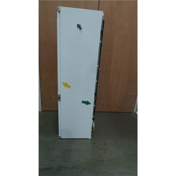 GRADE A2  - Miele KFN37692iDE 70-30 Frost Free Integrated Fridge Freezer With Ice Maker
