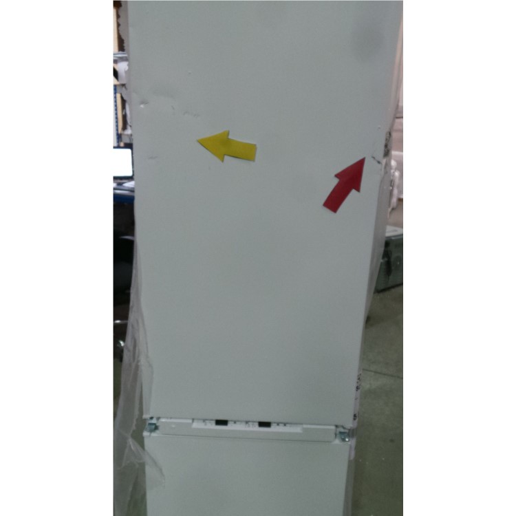 GRADE A3  - AEG SCT71900S0 Pro-Fresh Frost Free 70-30 Integrated Fridge Freezer