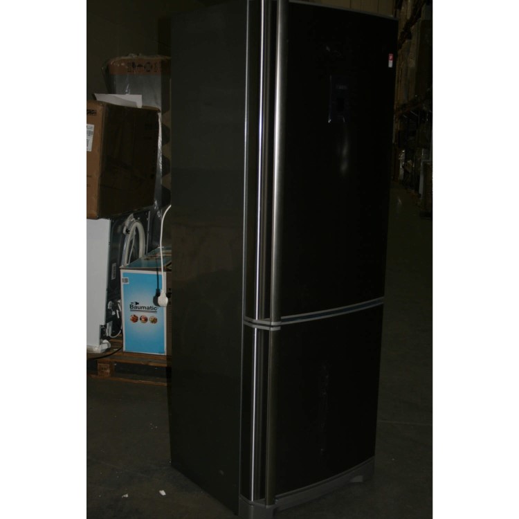 GRADE A2 - Minor Cosmetic Damage - AEG S94400CTX0 Large Capacity Freestanding Fridge Freezer - Anti-fingerprint Stainless Steel Doors