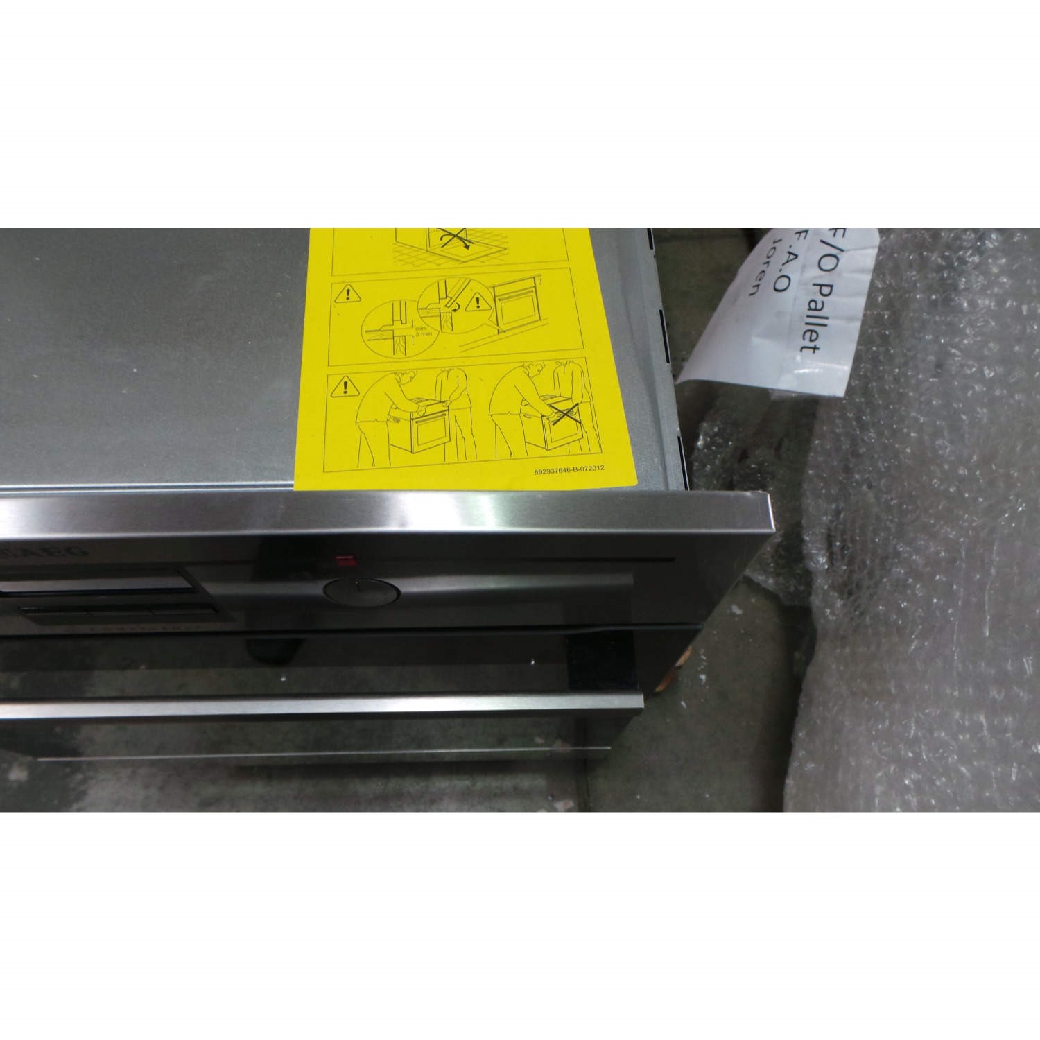 Grade A2 Minor Cosmetic Damage Aeg Bp3003021m Maxiklasse Pyroluxe Electric Built In Single Oven Anti Fingerprint Stainless Steel 77150512 1 Bp3003021m Appliances Direct