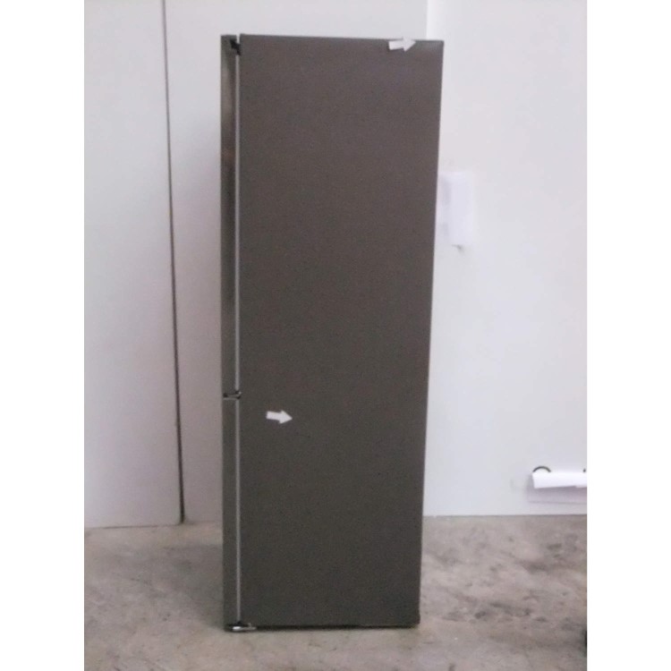 GRADE A3 - Moderate Cosmetic Damage - Samsung RB31FERNBSS 1.85m Tall Freestanding Fridge Freezer With CoolSelect Drawers  - Inox Stainless