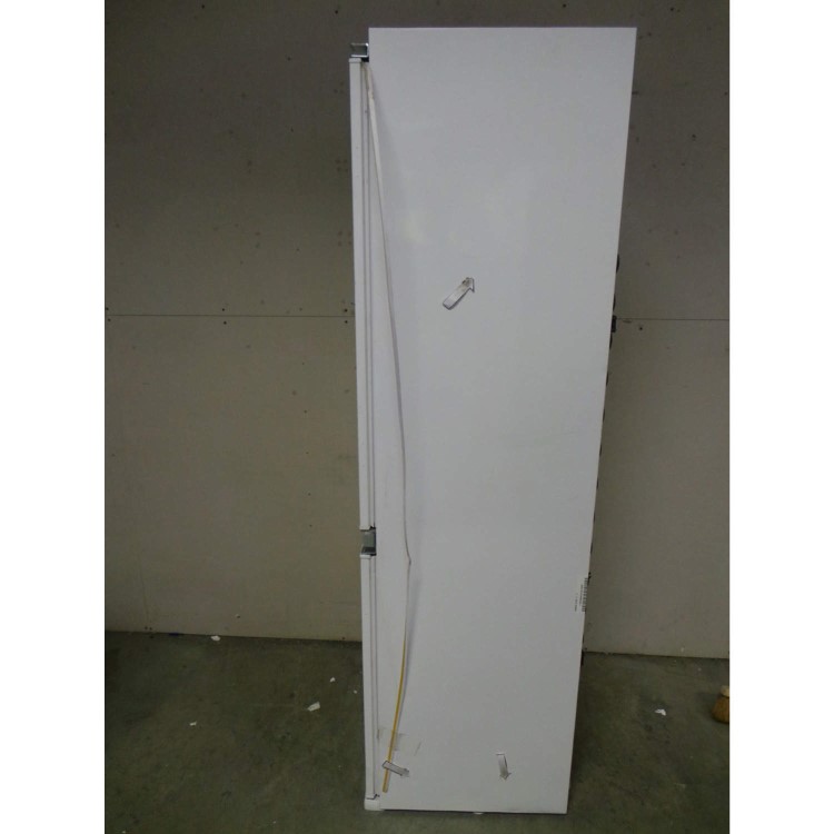 GRADE A2 - Light cosmetic damage - Smeg CR312P In-column Integrated Fridge Freezer