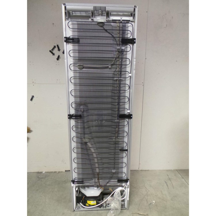 GRADE A2 - Light cosmetic damage - Liebherr CNSL3033 NoFrost Freestanding Fridge Freezer - Silver