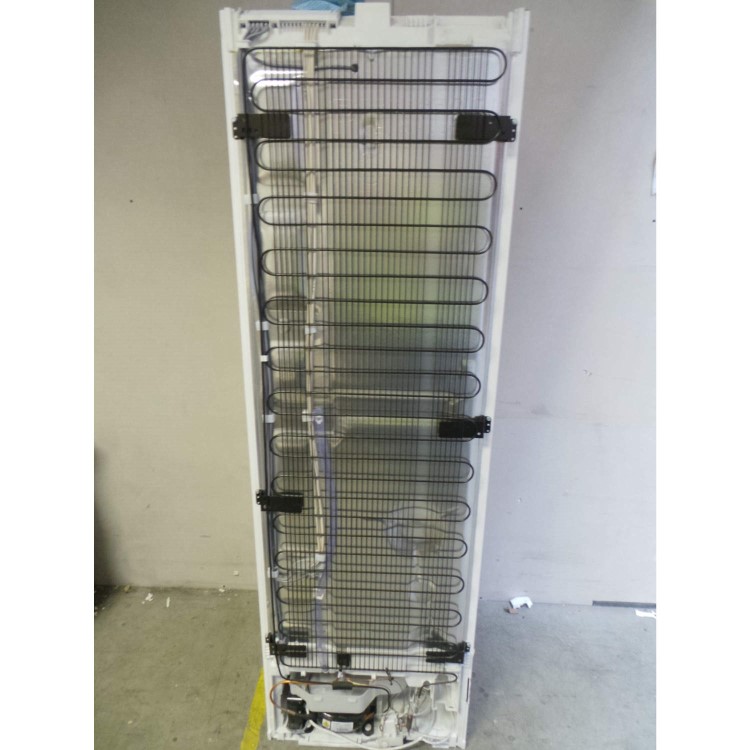 GRADE A2 - Light cosmetic damage - Zanussi ZRT27101WA Free-Standing Fridge Freezer in White