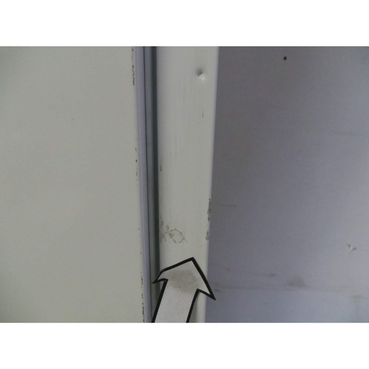 GRADE A2 - Light cosmetic damage - Zanussi ZRT27101WA Free-Standing Fridge Freezer in White