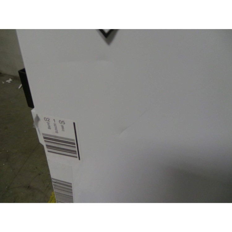 GRADE A2 - Light cosmetic damage - Zanussi ZRT27101WA Free-Standing Fridge Freezer in White