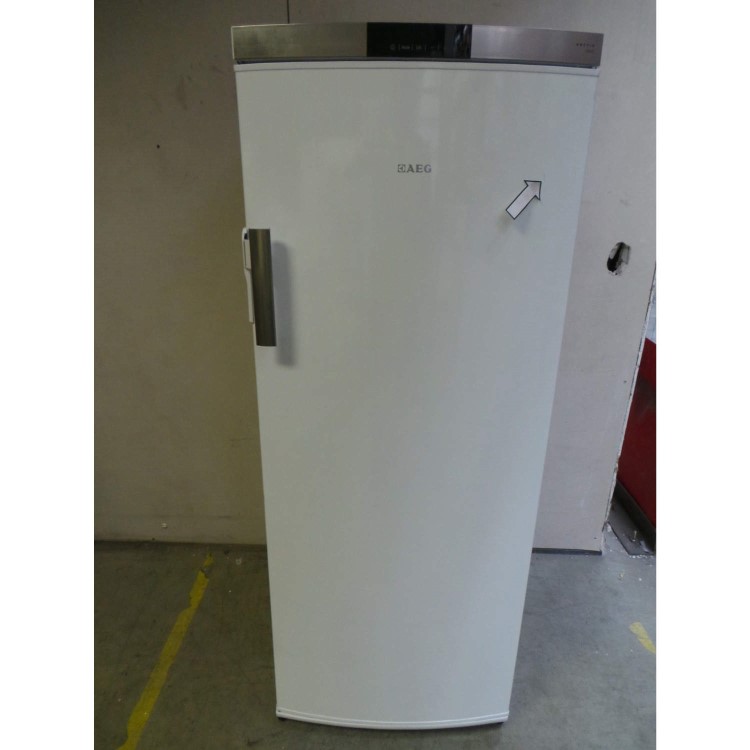 GRADE A2 - Light cosmetic damage - AEG A72010GNW0 1.54m Tall Freestanding Freezer - White