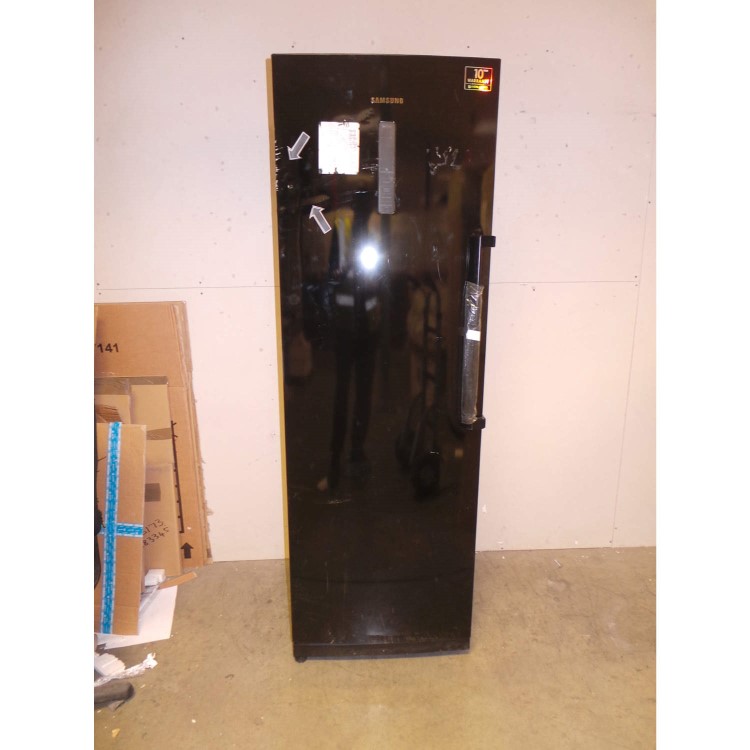 GRADE A3 - Heavy cosmetic damage - Samsung RZ28H6150BC Gloss Black Freestanding Freezer