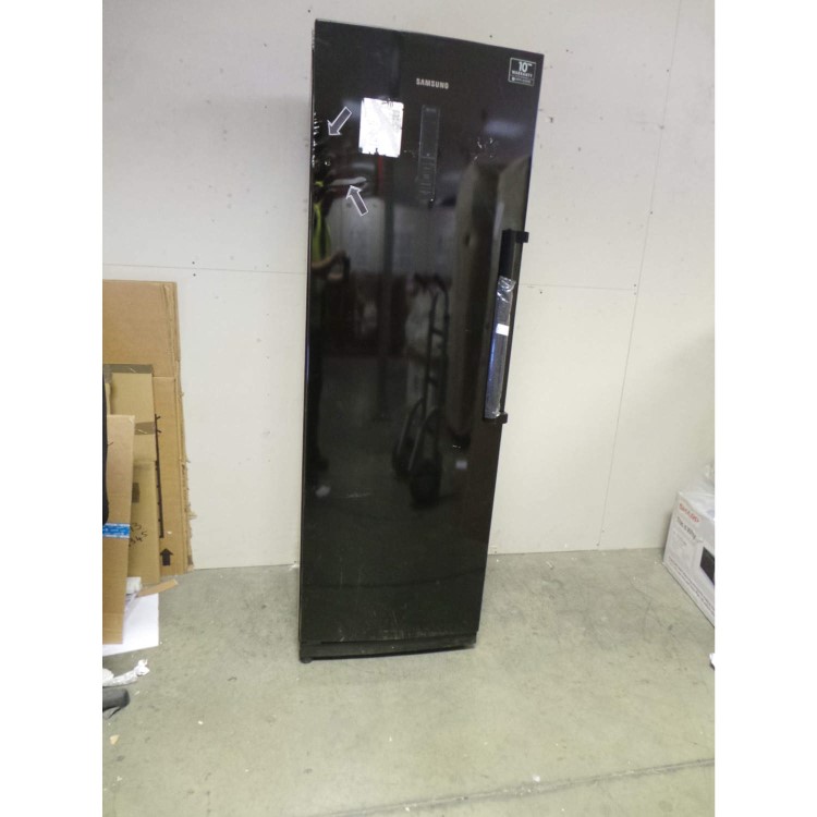 GRADE A3 - Heavy cosmetic damage - Samsung RZ28H6150BC Gloss Black Freestanding Freezer