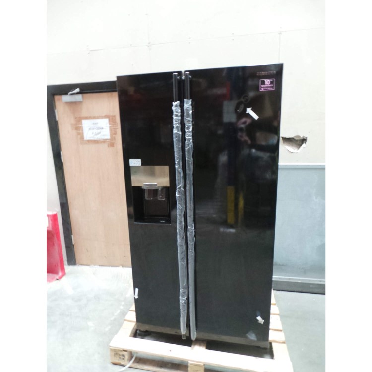 GRADE A2 - Light cosmetic damage - Samsung RS7567BHCBC H-series American Fridge Freezer With Ice And Water Dispenser - Gloss Black