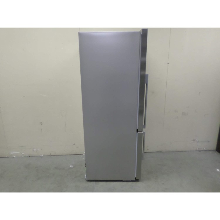 GRADE A3 - Heavy cosmetic damage - Fisher & Paykel E402BRXFDU4 24059  63.5cm Wide Flat Door Right Hand Hinge Freestanding Fridge Freezer With Ice And Water - EZKleen Stainless Steel