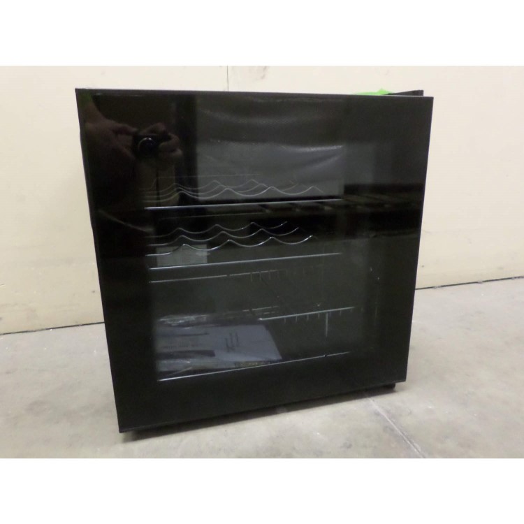 GRADE A2 - Light cosmetic damage - LEC DF50B Black Compact Counter Top Drinks Cooler