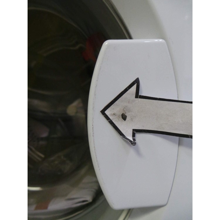 GRADE A3 - Heavy cosmetic damage - Hotpoint BHWM129 6.5kg 1200rpm Integrated Washing Machine