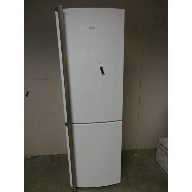 GRADE A3 - AEG S83420CTW2 White Frost Free Freestanding Fridge Freezer With ProFresh Drawer