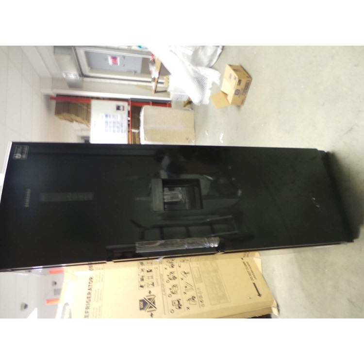 GRADE A3 - Heavy cosmetic damage - Samsung RR35H6610BC Gloss Black Freestanding Fridge