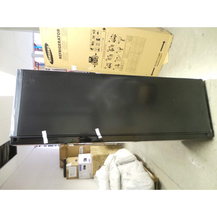 GRADE A3 - Heavy cosmetic damage - Samsung RR35H6610BC Gloss Black Freestanding Fridge