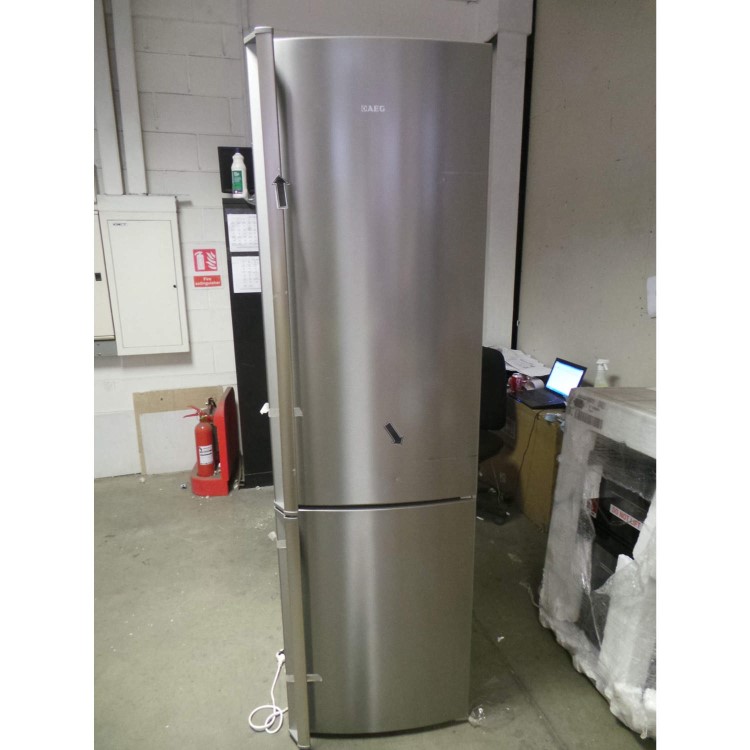 GRADE A3 - AEG S83820CTX2 Freestanding Fridge Freezer With Antifingerprint Stainless Steel Door