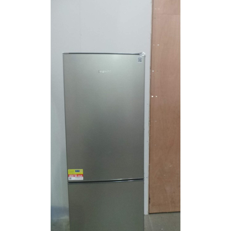 GRADE A3 - Heavy cosmetic damage - Daewoo RN305NS 55cm Wide Freestanding Frost Free Fridge Freezer Silver