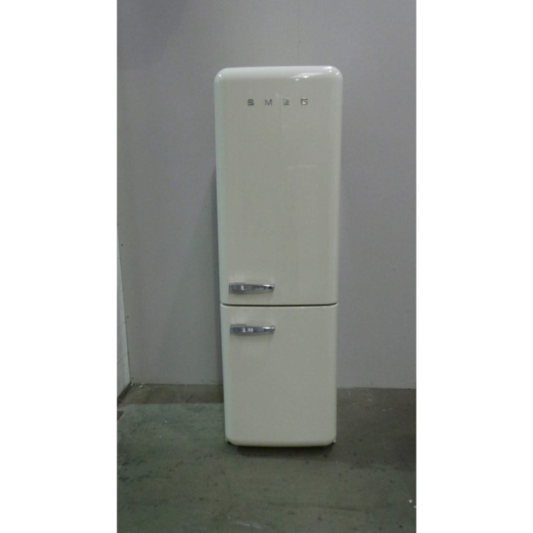 GRADE A2 - Light cosmetic damage - Smeg FAB32RFC Fifties Style Right Hand Hinge Freestanding Fridge Freezer - Cream