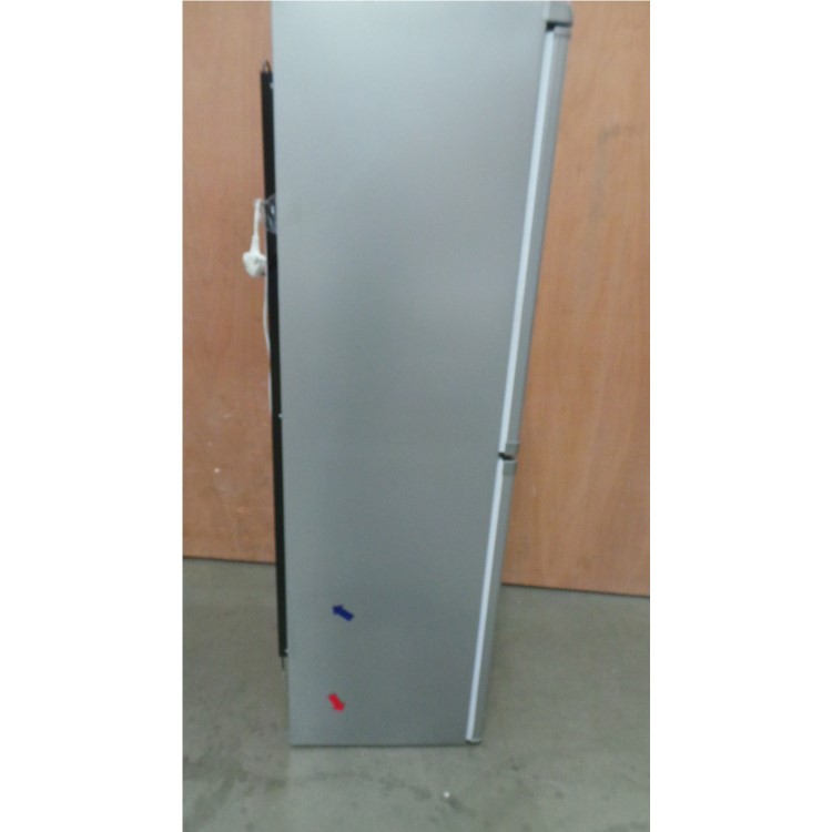 GRADE A3 - Hotpoint FFAA52S Ice Diamond Freestanding Fridge Freezer Silver