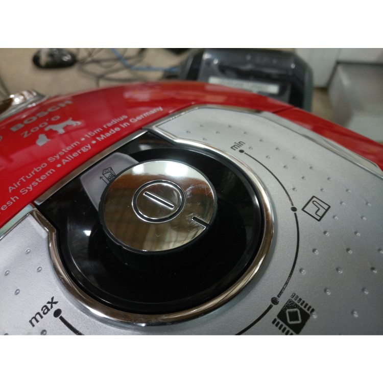 GRADE A2 - Bosch BGL8PETGB 850W 5L Vacuum Cleaner - Tornado Red
