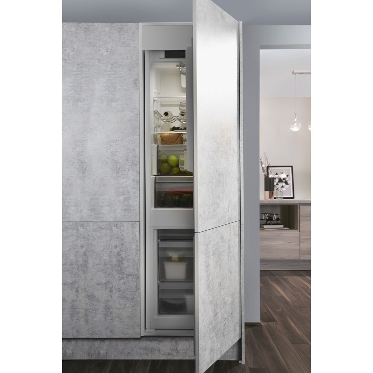HOTPOINT HM7030ECAA03 70-30 Sliding Rail Integrated Fridge Freezer