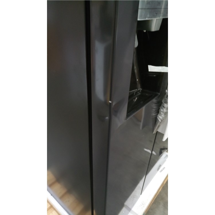 GRADE A2 - Hisense RS696N4IB1 Side By Side American Fridge Freezer With Ice and Water Dispenser Black