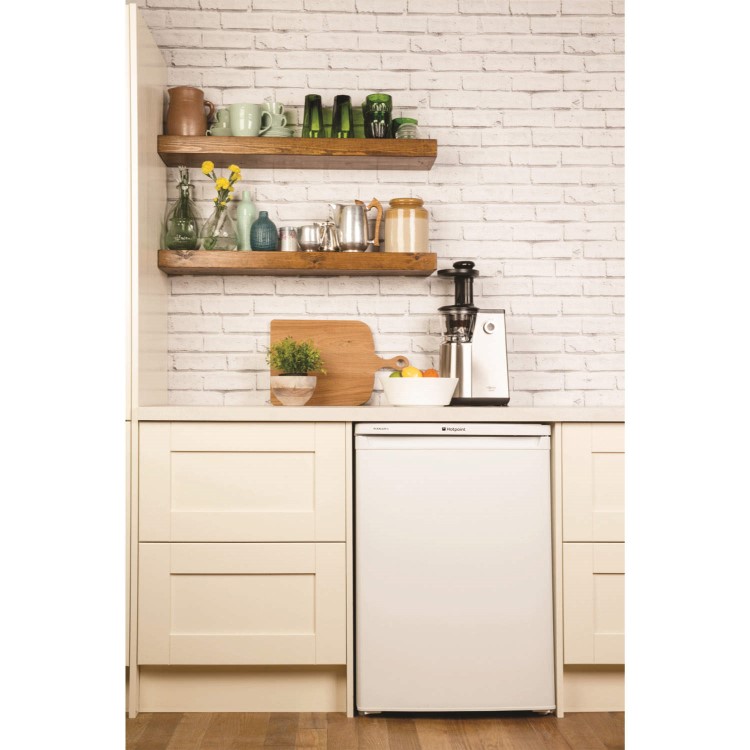 GRADE A2 - Light cosmetic damage - Hotpoint RLAAV22P1 55cm Freestanding Under Counter Fridge White