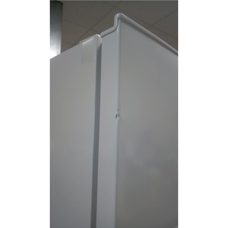 GRADE A3 - Hisense RB343D4BW1 277 Litre 70/30 Freestanding Fridge Freezer - White