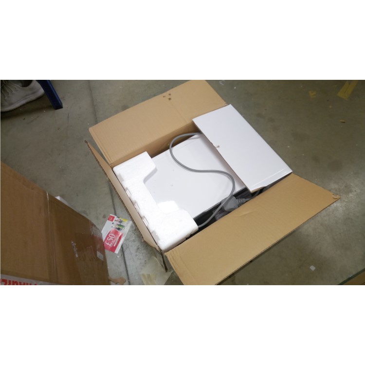 GRADE A2 - Daewoo KOR6M1RDWR 20L Touch Control Freestanding Microwave with Duoplate - White