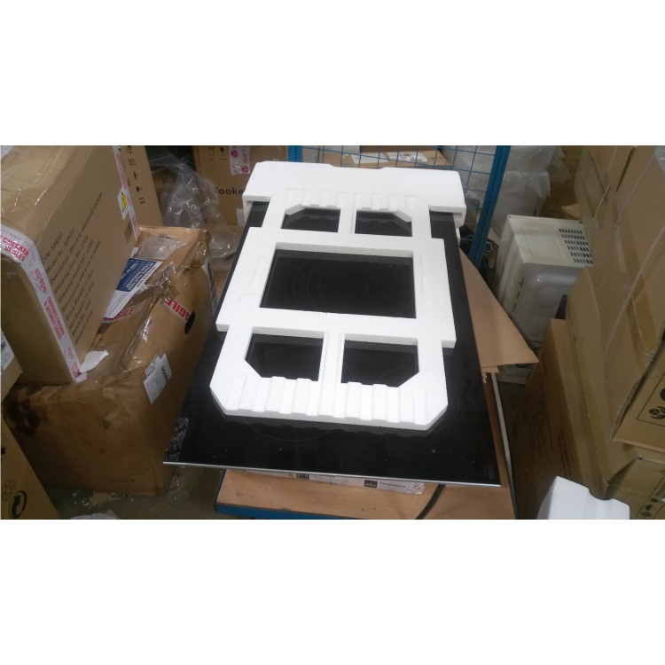 GRADE A3 - Siemens EH975LVC1E iQ300 Stainless Steel Side Trim Bevelled Frront Edge 912 mm Induction Hob - Black