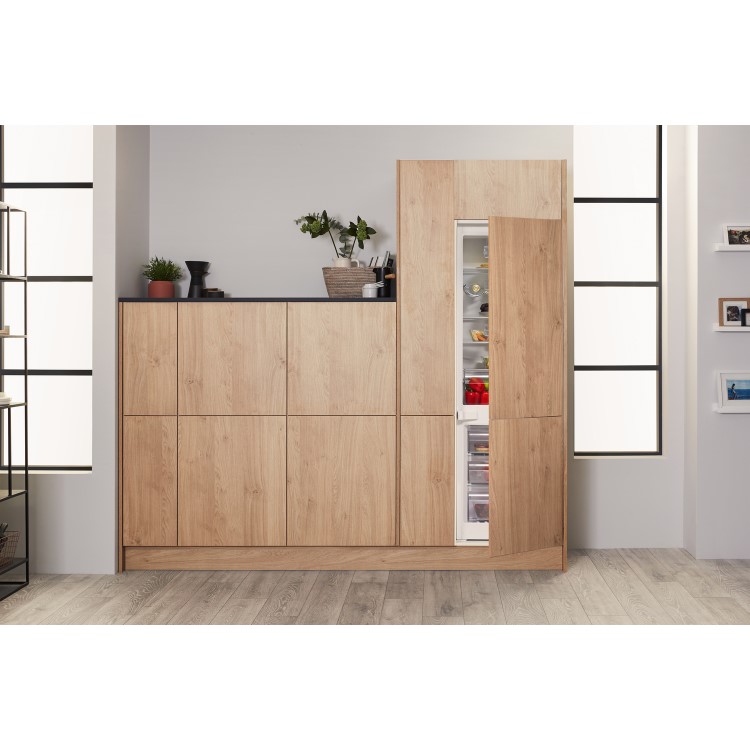 HOTPOINT HMCB7030AADF 264 Litre Integrated Fridge Freezer 70/30 Split 177cm Tall A+ Energy Rating 54cm Wide - White