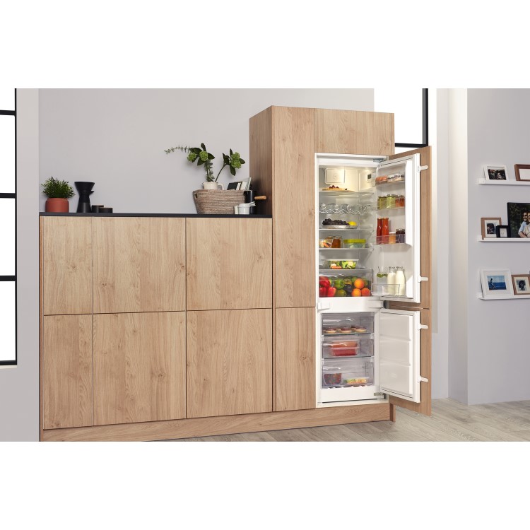 HOTPOINT HMCB7030AADF 264 Litre Integrated Fridge Freezer 70/30 Split 177cm Tall A+ Energy Rating 54cm Wide - White