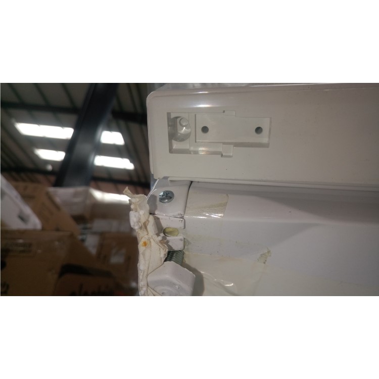 GRADE A3 - Beko CSG1536W 136x55cm 197L Feestanding Fridge Freezer - White