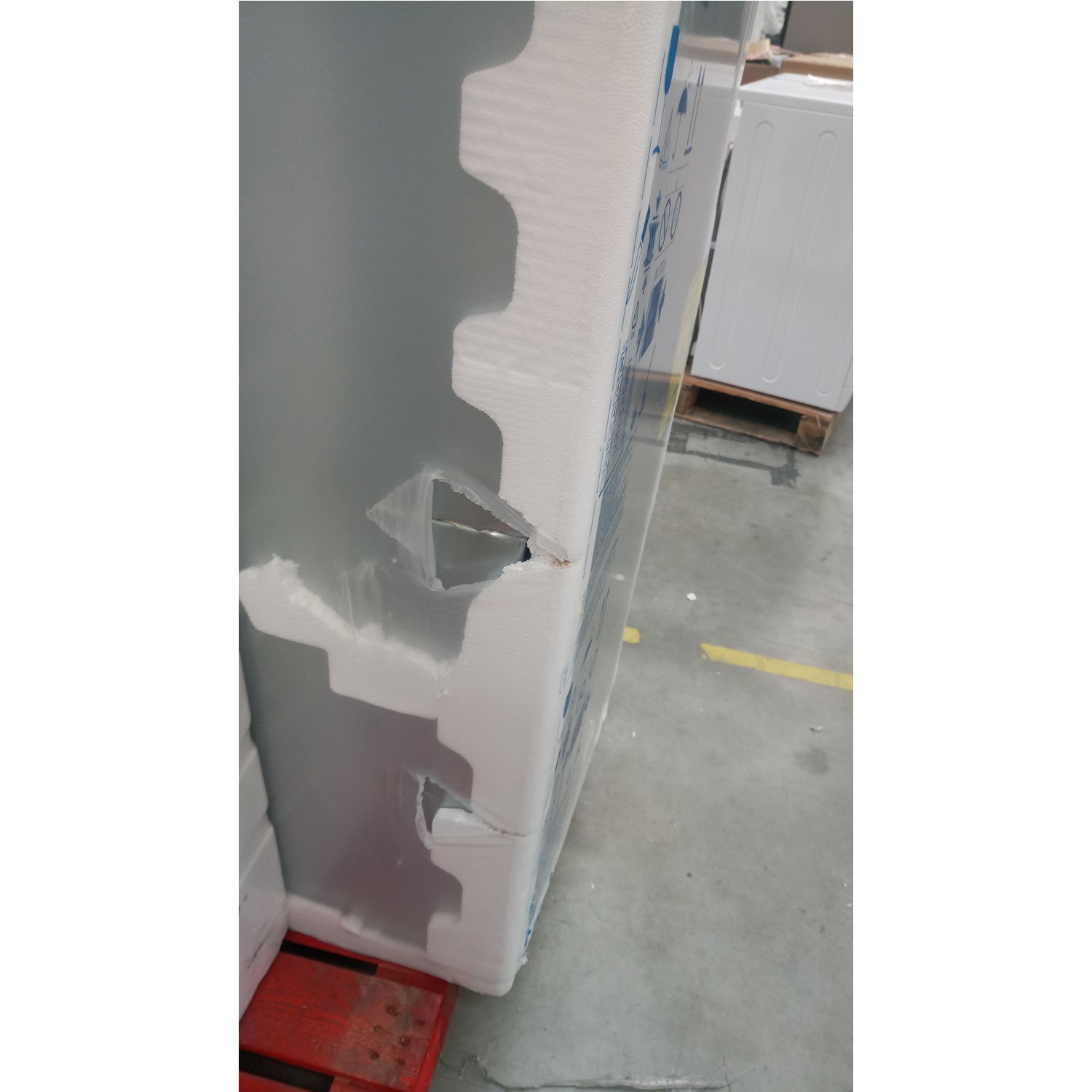 Grade A3 Indesit Ib7030a1d 54cm Wide Low Frost 70 30 Integrated