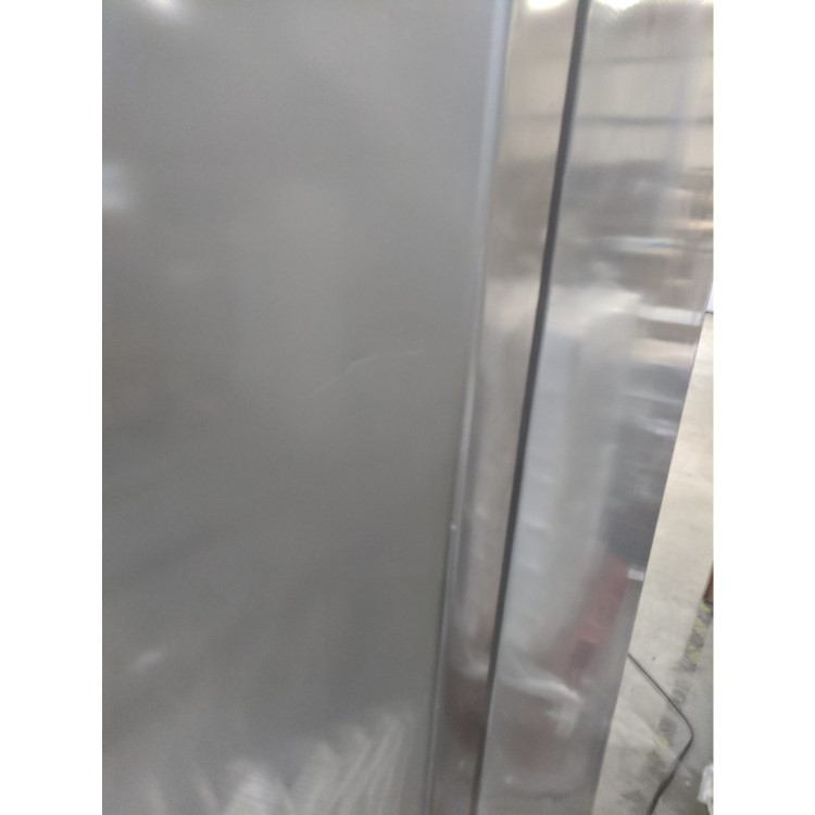 GRADE A2 - Hisense RS694N4TD1 Side-by-side American Fridge Freezer With Non Plumbed Ice & Water Dispenser - Silver