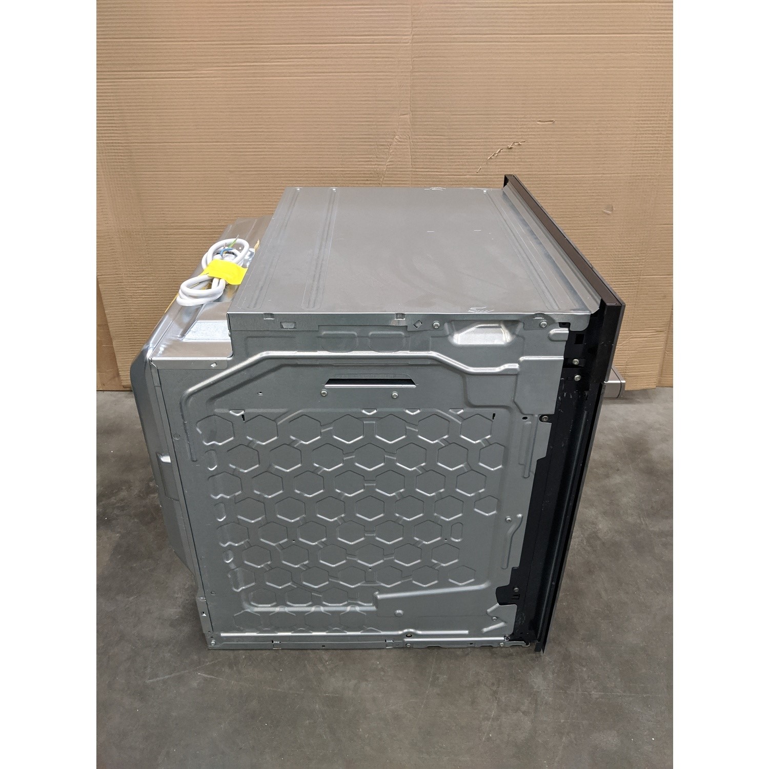 GRADE A2 Bosch HBG634BB1B Serie 8 Multifunction Electric Builtin Single Oven With Catalytic