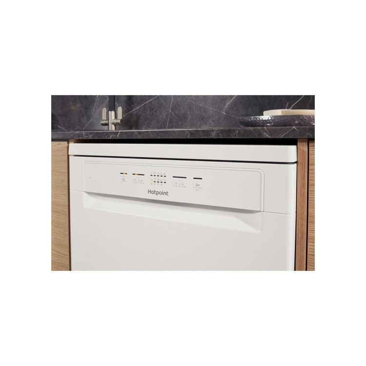 HOTPOINT HFC2B26C Freestanding Dishwasher - White