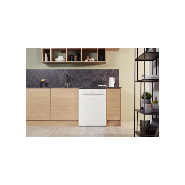 HOTPOINT HFC2B26C Freestanding Dishwasher - White
