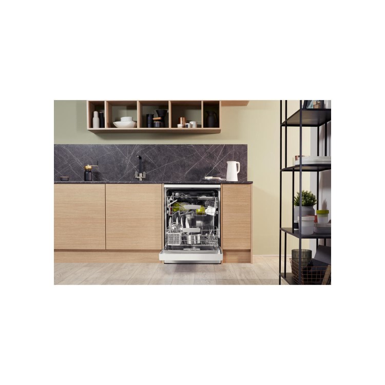 HOTPOINT HFC2B26C Freestanding Dishwasher - White