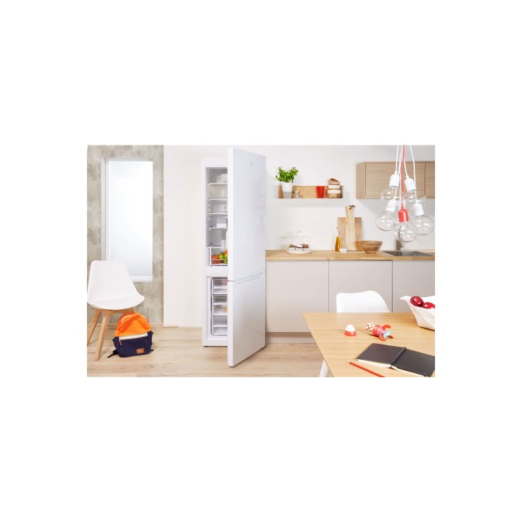 GRADE A2 - Indesit LR6S1W 271L Freestanding Fridge Freezer Polar White
